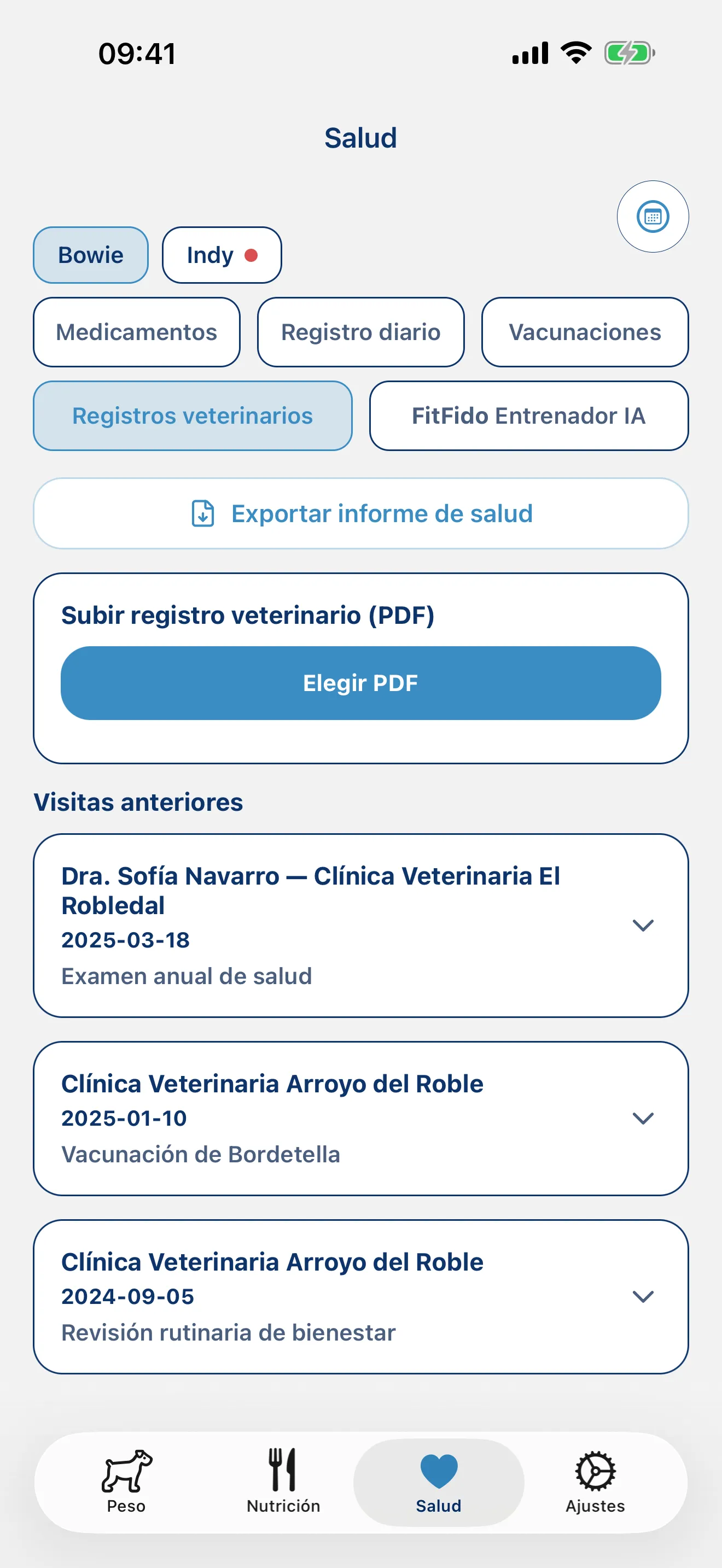 Medicamentos, vacunas, registros veterinarios. Todo bajo control.